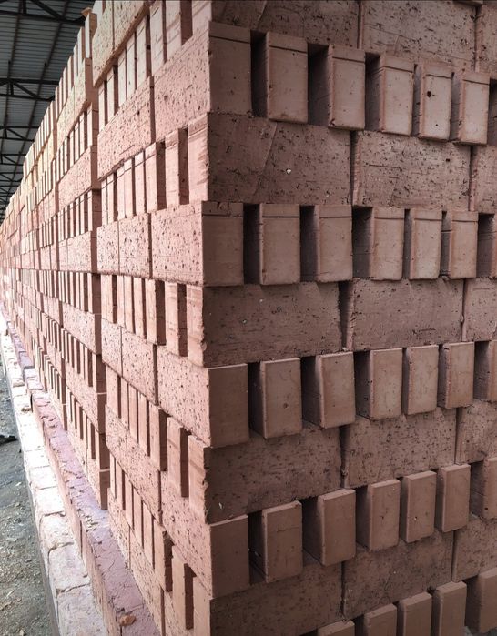 Кирпичи строительный