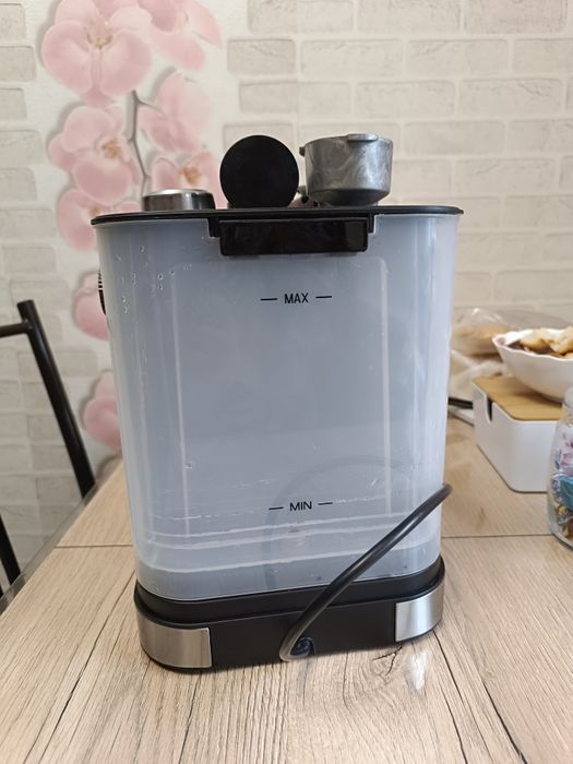 Продам кофемашину .Срочно .