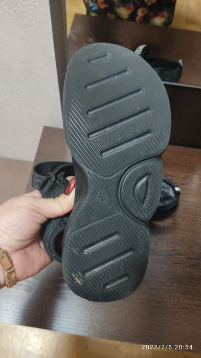 Продам сандали на мальчика