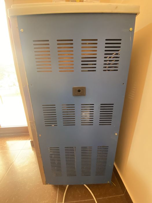 Marojni muzqaymoq apparati freezer firizir. Muzqaymoq tayyorlagich