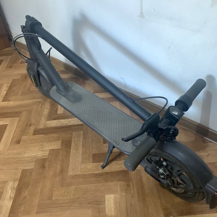 Mi Electric Scooter Essential