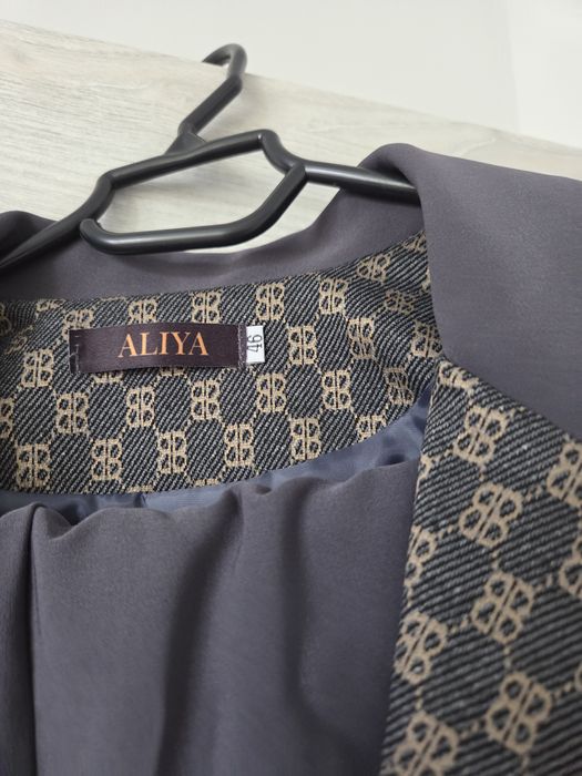 Срочно продам костюм двойка