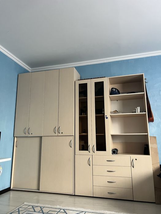 Продам офисных 2 шкафа