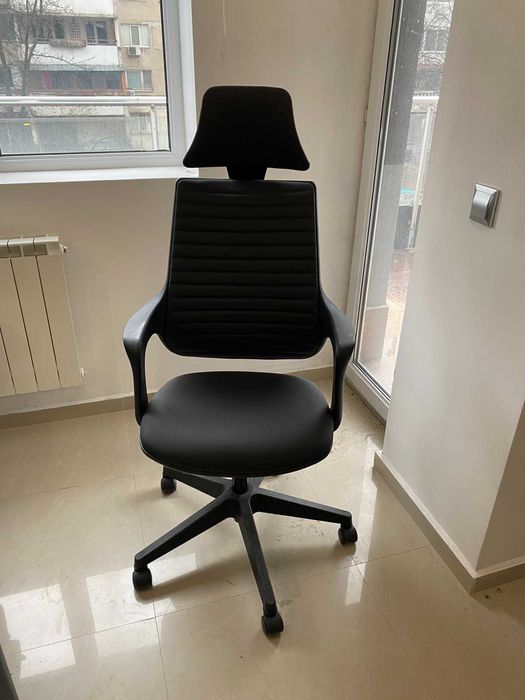 Мебели за офис - столове, секции, бюра