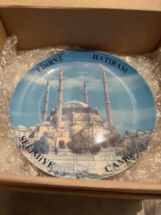 20-30 лева нови чинии от различни места по света