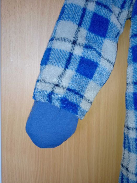 Плюшен космонавт за момче на 1 г. 80 размер 2 бройки.