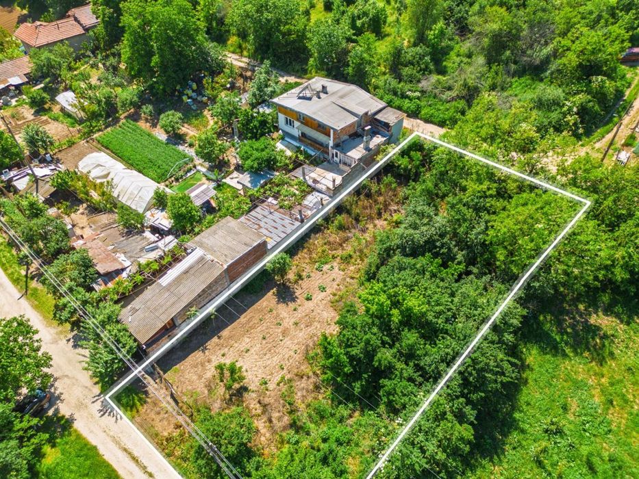 Парцел в Плевен, област-с.Гривица площ 930 цена 52000