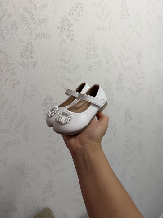 Продам детскую обувь