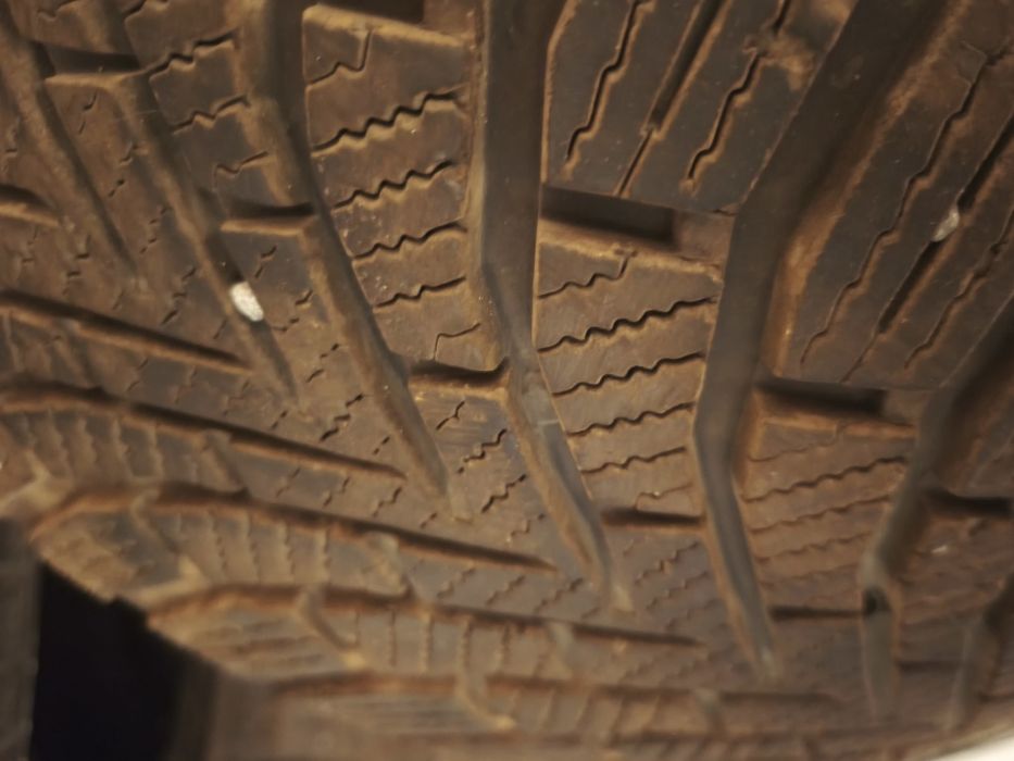 Гуми зимни  205/50/17