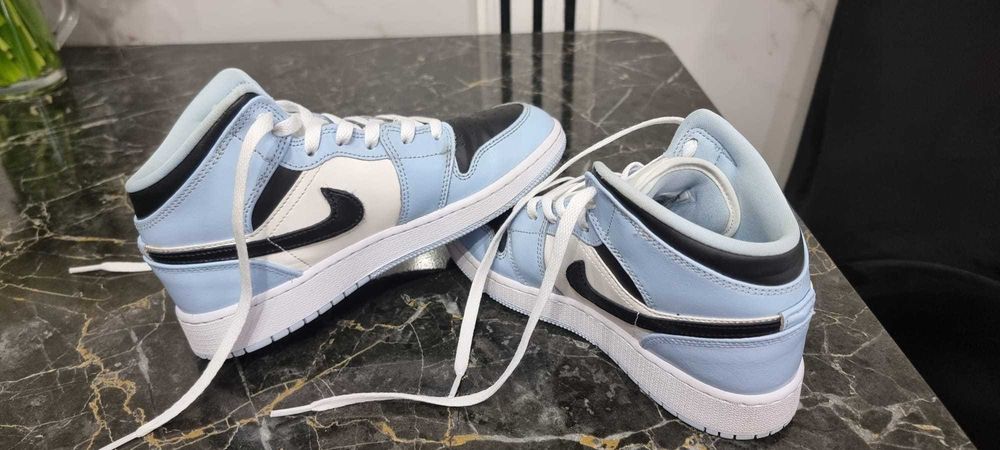 Nike Air Jordan 1 Mid GS Ice Blue