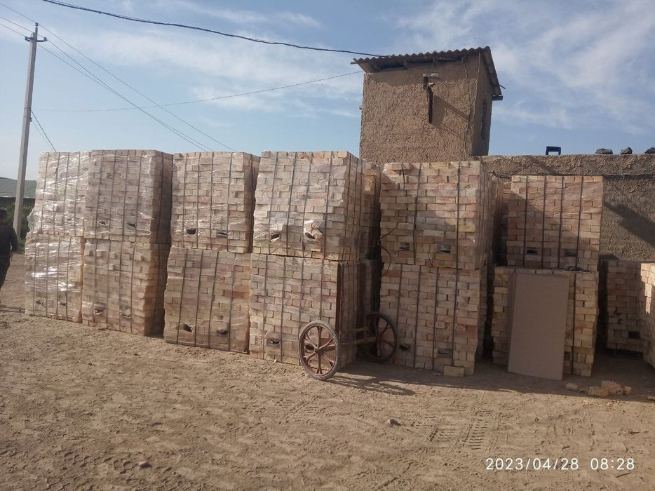 Пишган гишт Кирпич