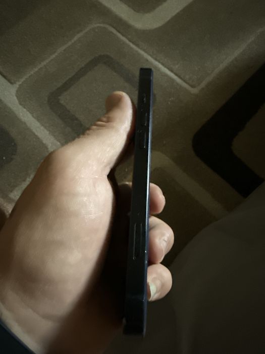 Спрчно продам айфон 13