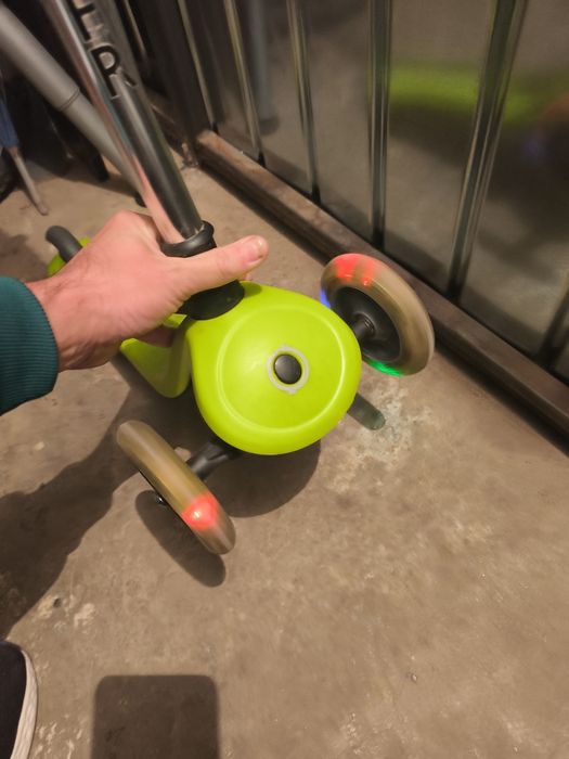 Vând trotineta 3 roti  GloBber
