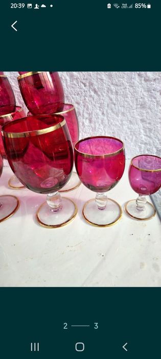 18 pahare rosii în stare foarte bună.