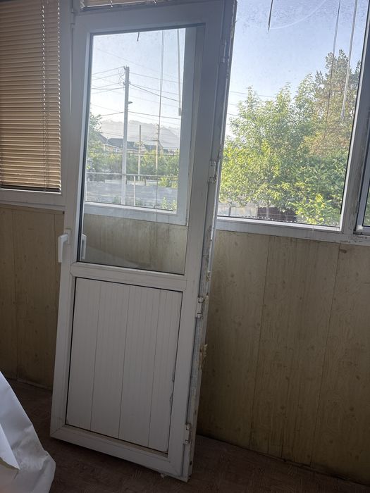 Б/у пластиковые окно и двери продам