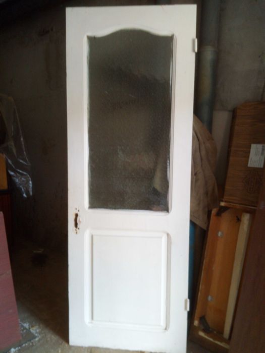 Двери входные -деревянные