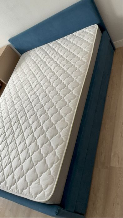 Продаю кровать с матрасом