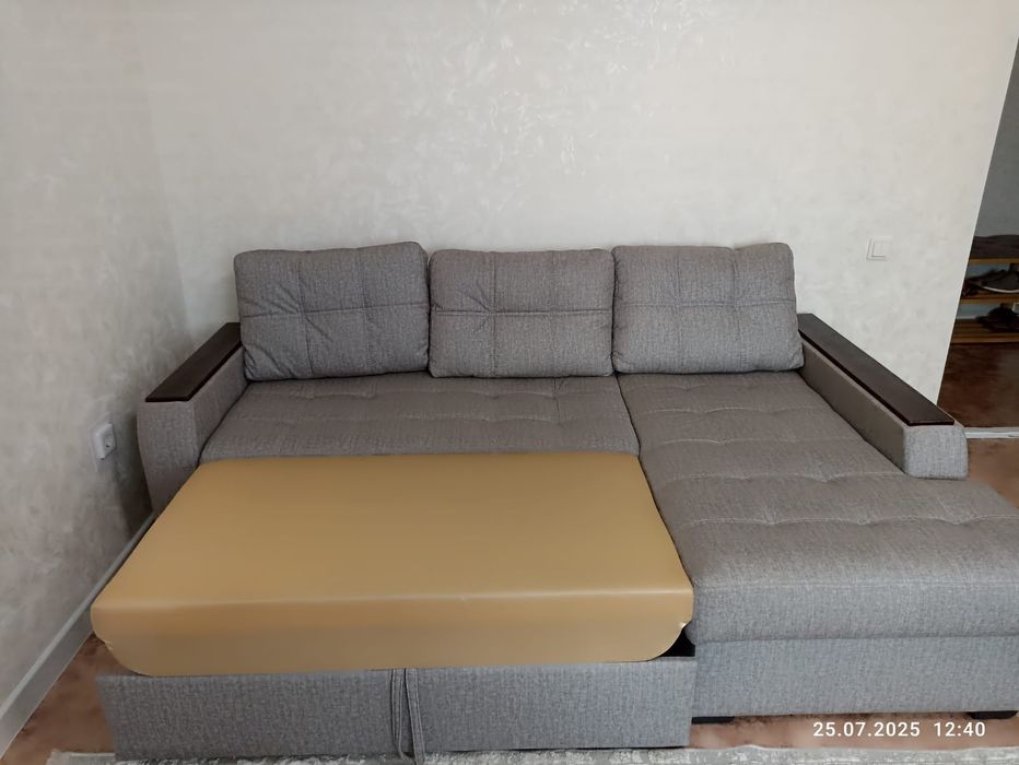 Угловой мягкий диван
