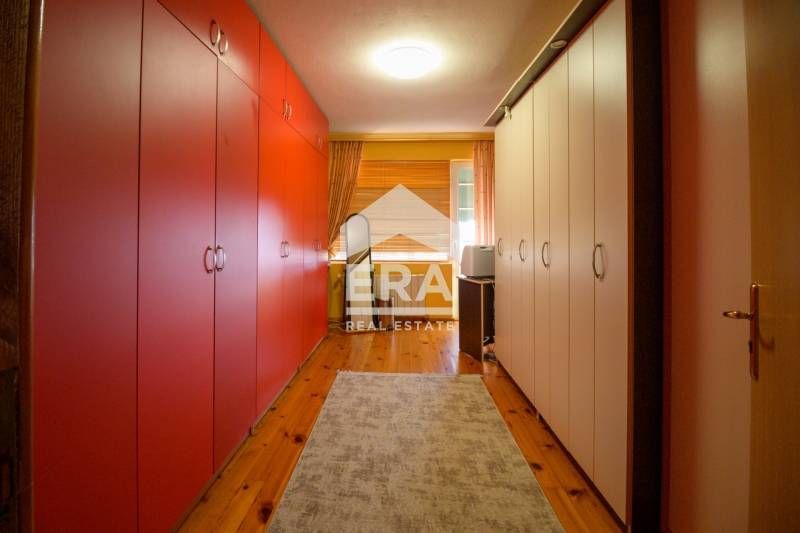 Продава се Къща в с. Рогачево, Област Добрич - 302 кв.м за 1938 €/кв.м - Снимка #11