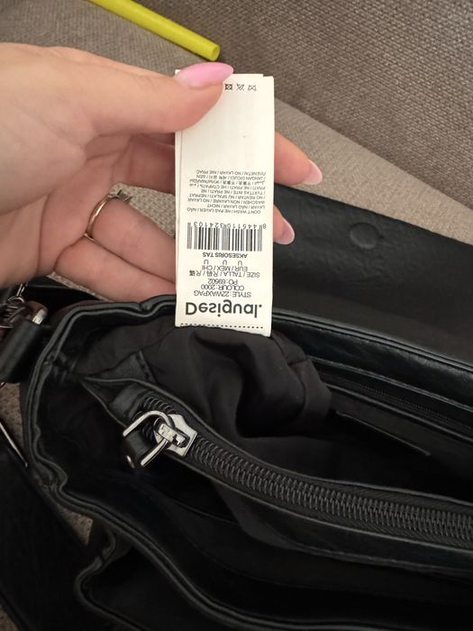 Черна малка чанта Desigual