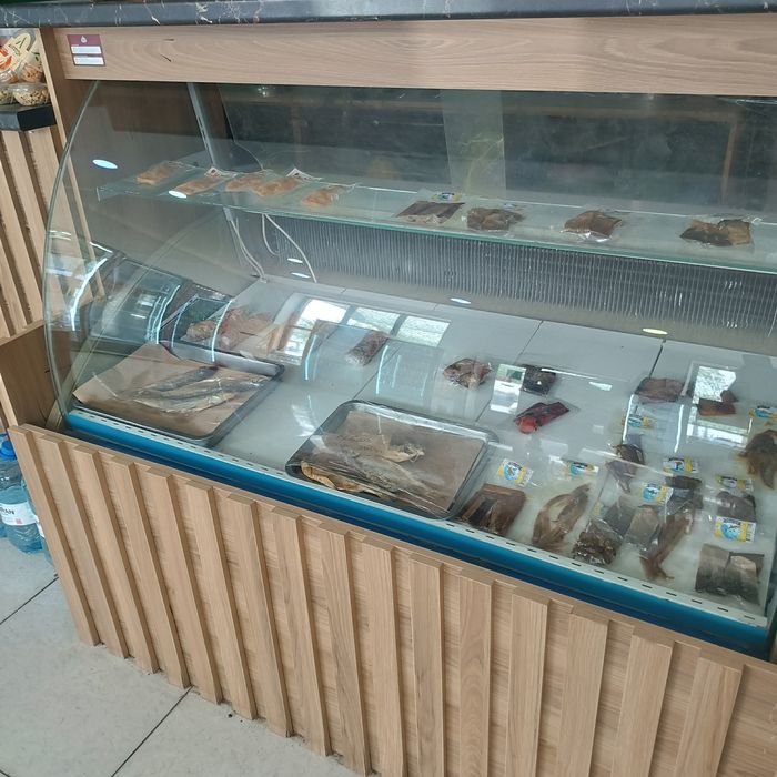 Продам витринный холодильник