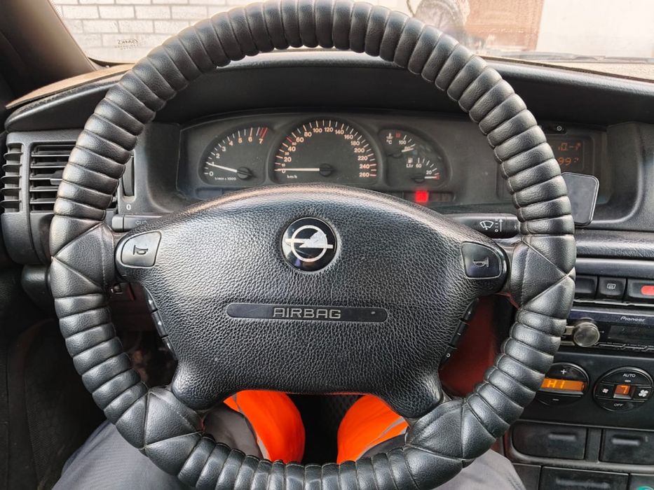 Продам опель вектра Б срочно