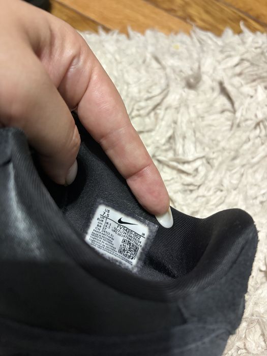 Adidasi Nike satinati , noi