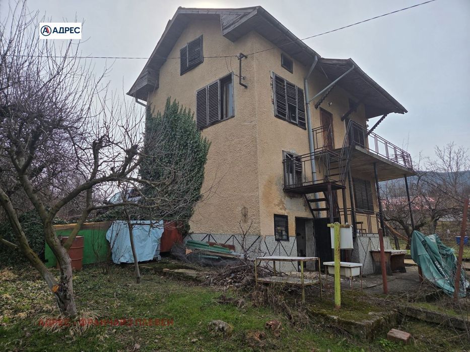 Къща в Враца-Студентски град площ 110 цена 35000