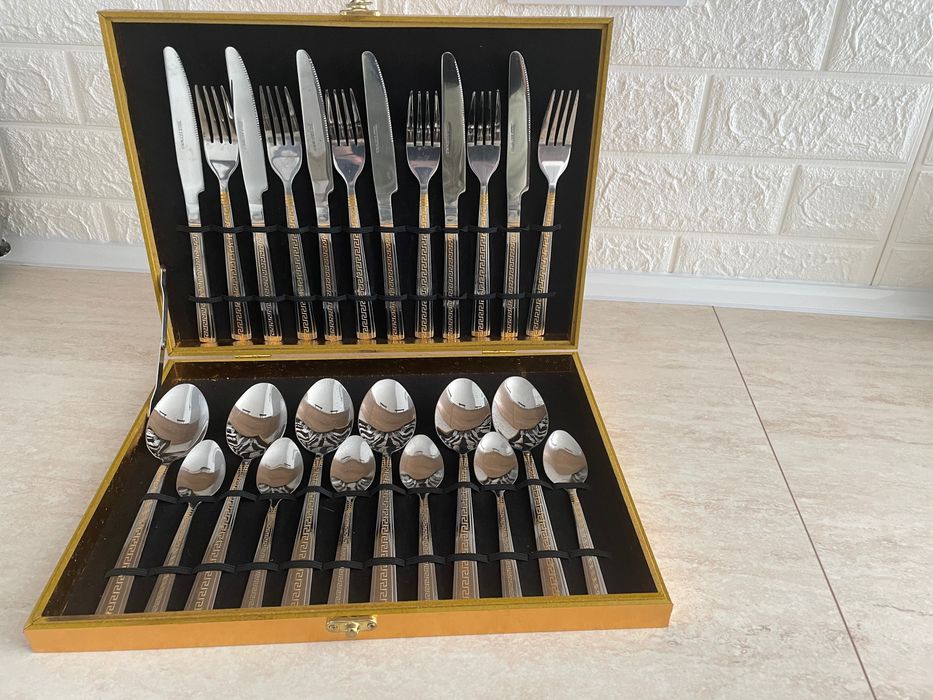 Прибори за хранене 24 части в дървена кутия