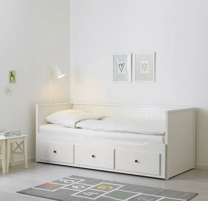 Икеа, кровать-кушетка IKEA HEMNES с ящиками.