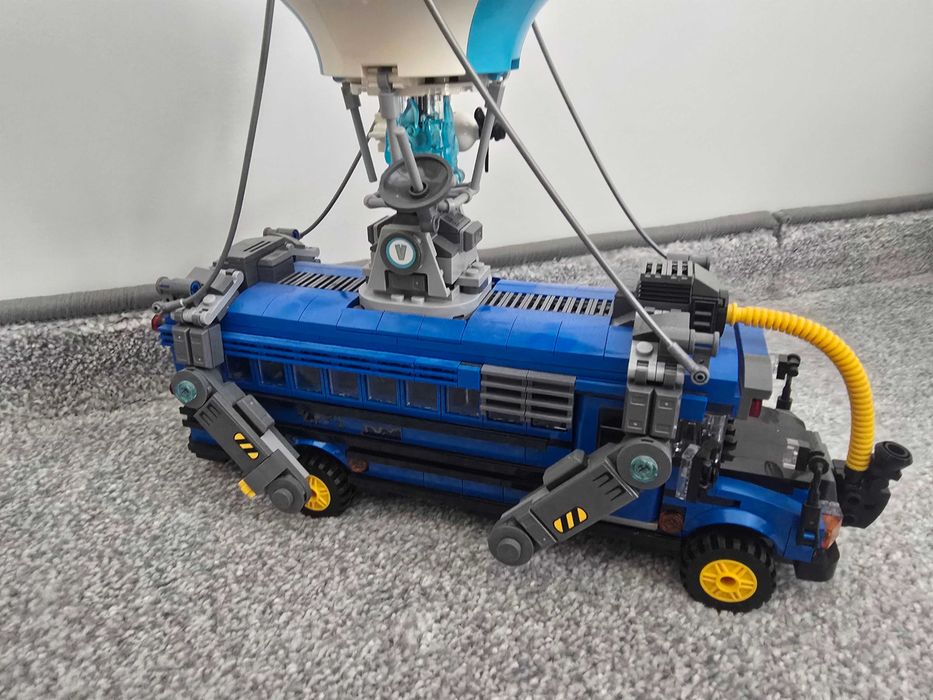 Lego fortnite battle bus