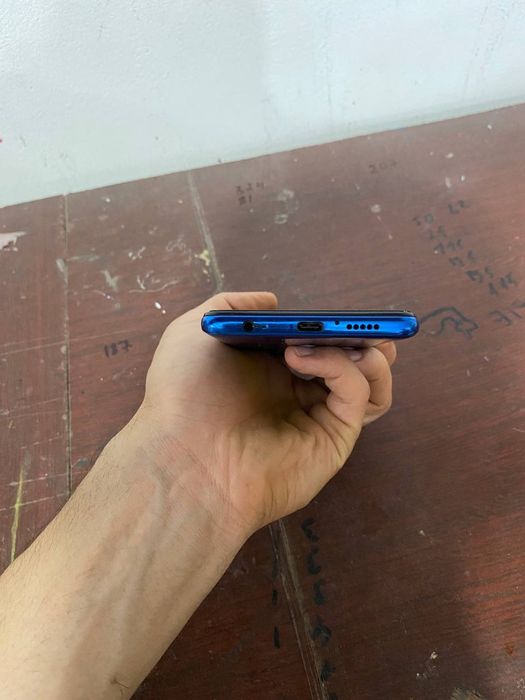 Poco x3 Pro 8+3/256GB Rangi koʻk xolati ideal