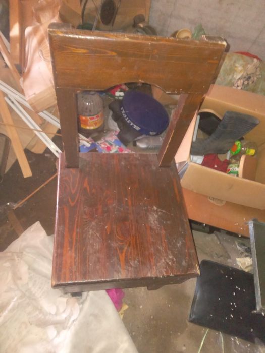 Продам стулья дубовые ретро   крепкие