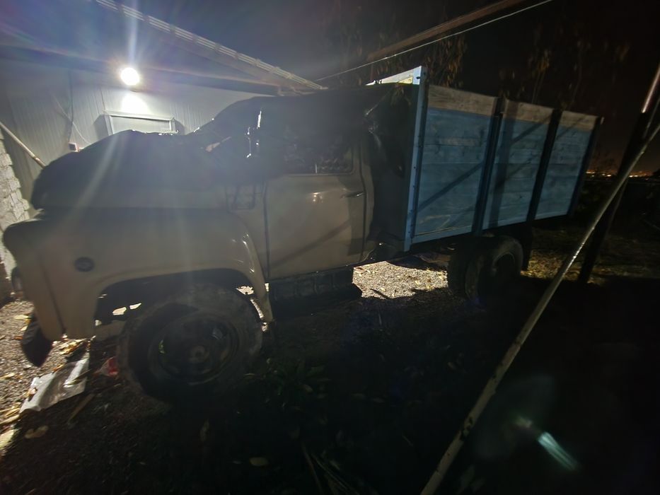 Gaz 52 1500$ sotiladi