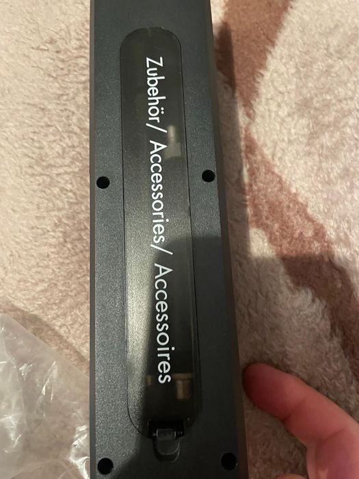 Vând compresor portabil cu baterie