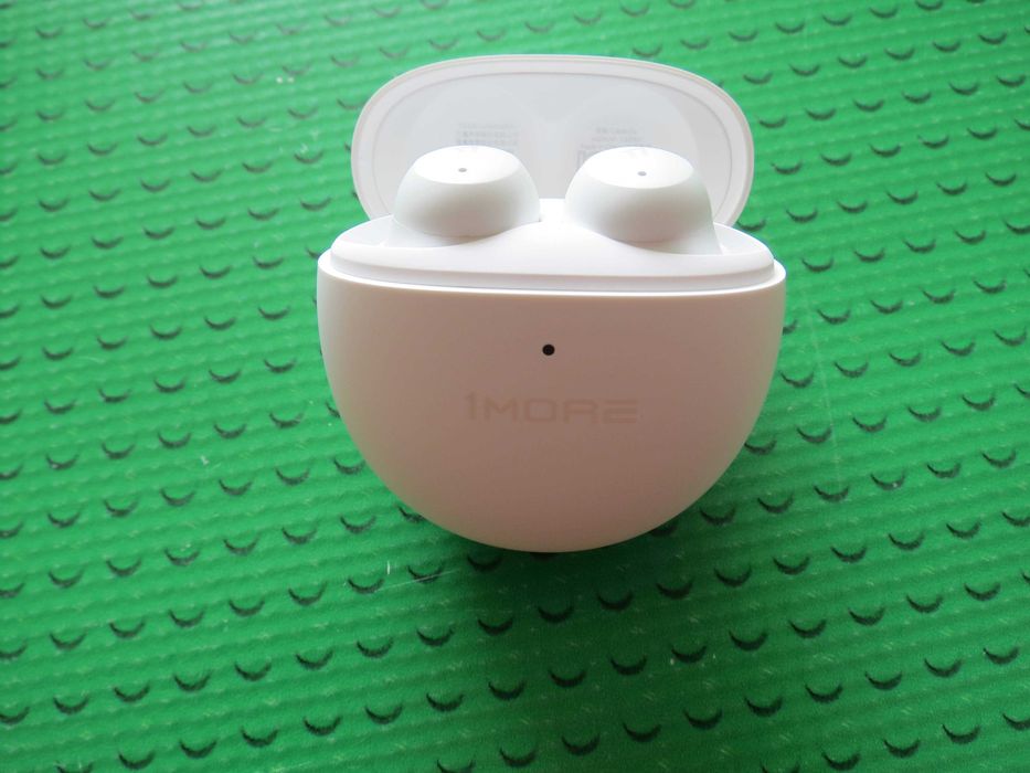 1MORE ComfoBuds Mini Bluetooth 5.2 QuietMax Hybrid ANC Earbuds