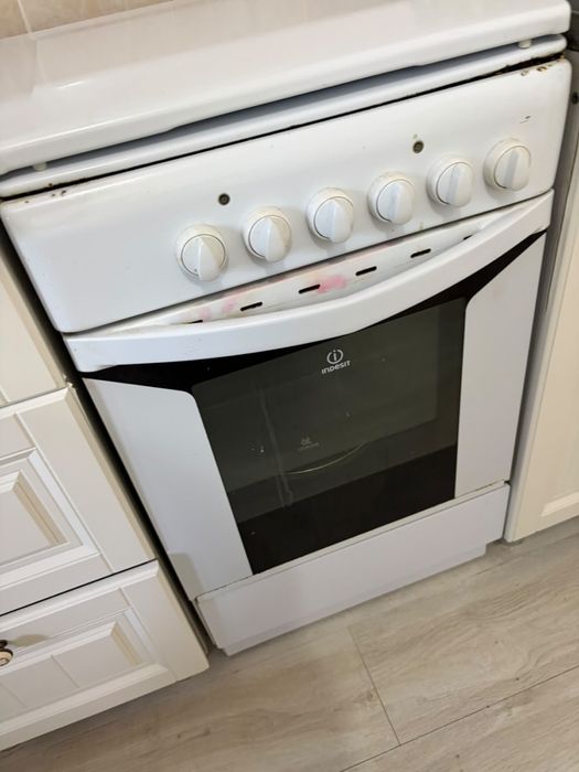 Продам плиту indesit