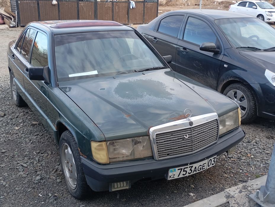 Продам мерс 190. На ходу...