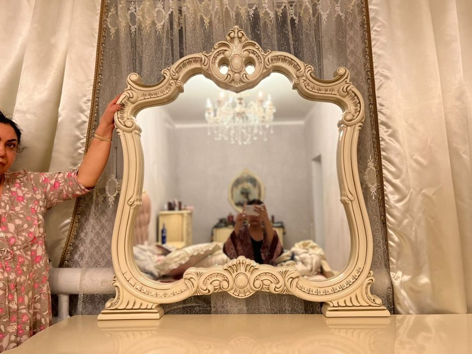 Продаю зеркало с тумбами