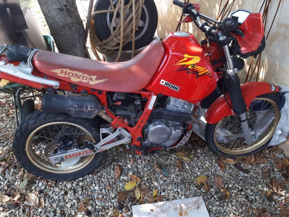 Deznembrez honda dominator Pitesti • OLX.ro