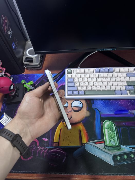 Продам айфон 14 128гб