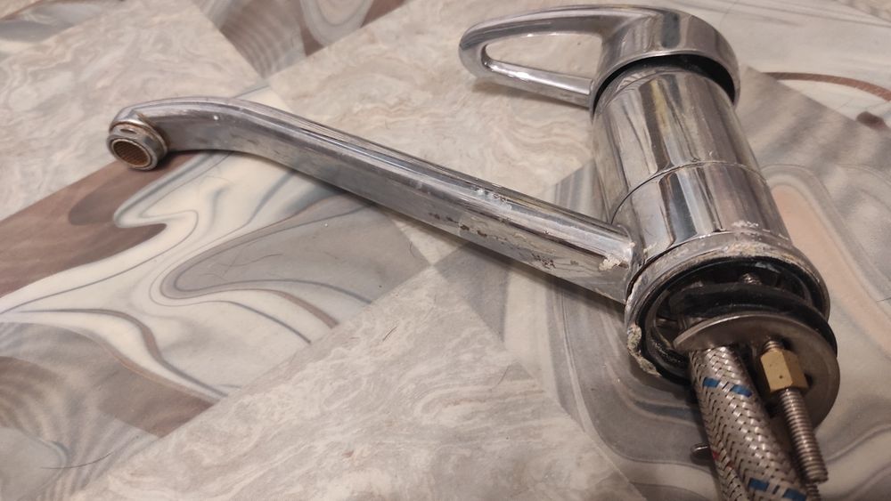 Смеситель с подводкой