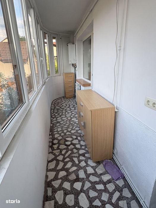 Apartament cu 4 camere, garaj , beci, pod și 3 balcone