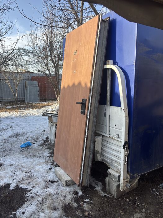 Дверь железный,современный,бу