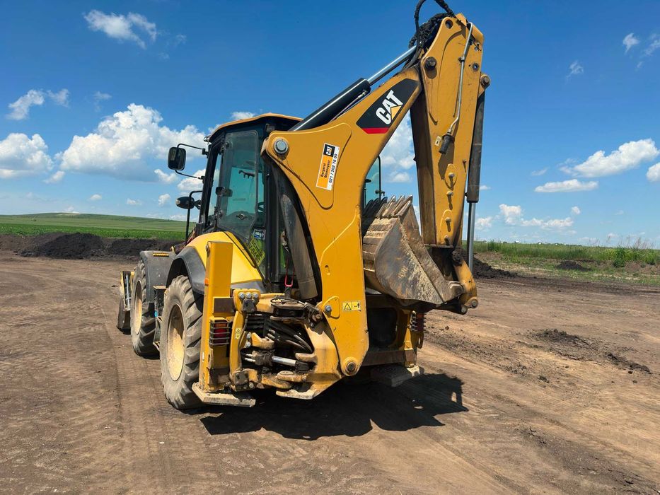 Buldoexcavator Caterpillar