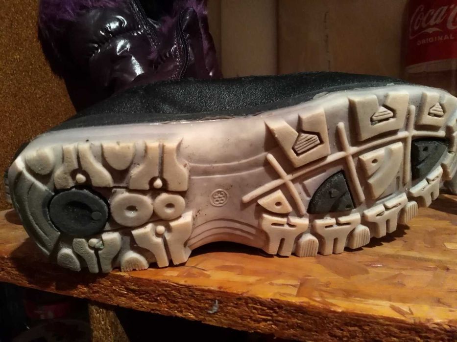 Апрески -много топли обувки,