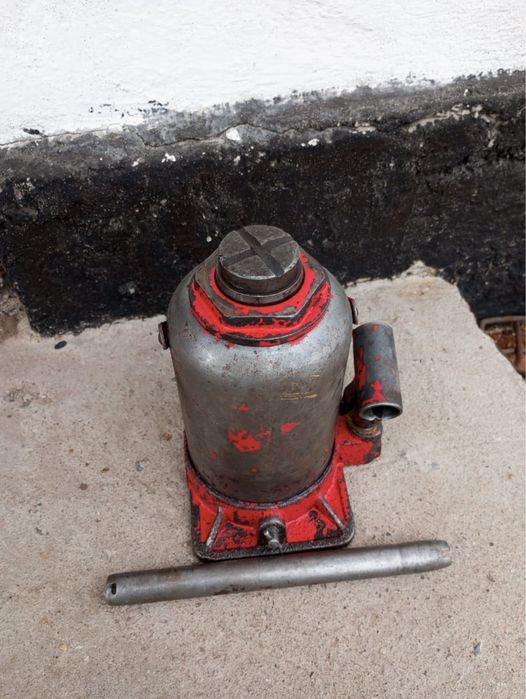 Домкрат грузовой домкрат