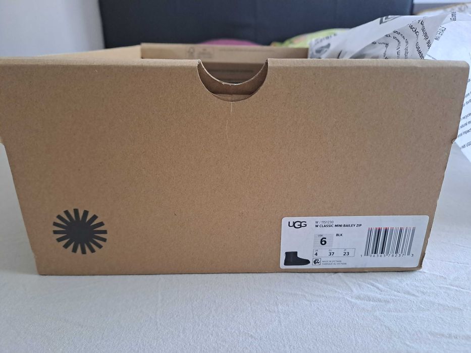 UGG - Ghete de piele întoarsă