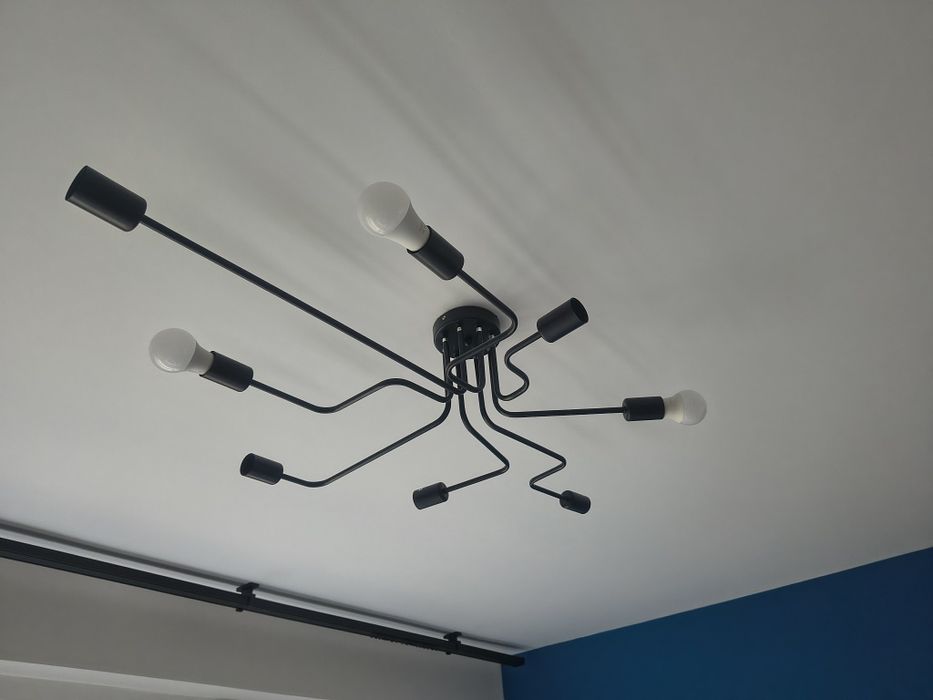 Lustra stil industrial