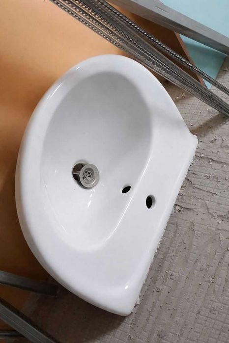 Керамична мивка за баня